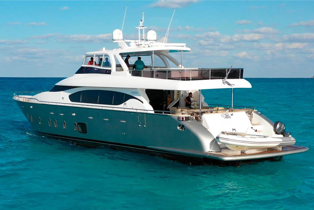 100Ft Luxury Yacht